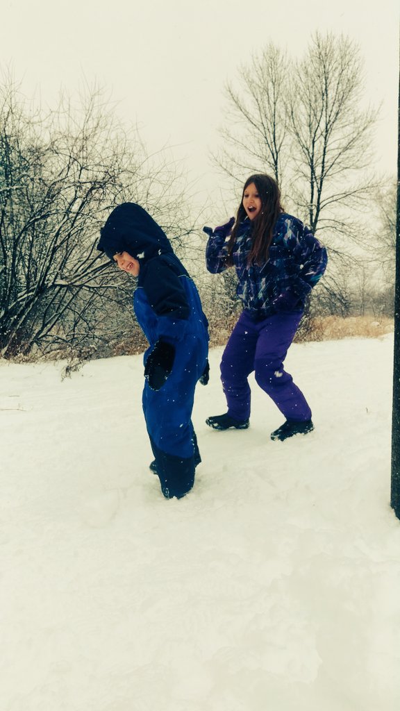 alfajorefi's tweet photo. Spent a wonderful day out with the kids and my man, playing in the snow,  luckily it wasn't too cold. https://t.co/xgykNgclXQ