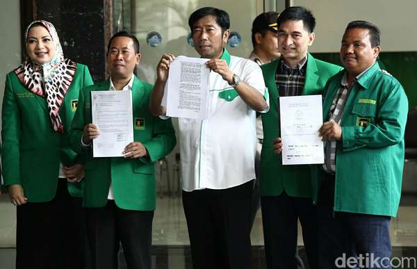 detikcom's tweet photo. Datangi Kemenkum HAM, PPP Djan Faridz: Tak Ada Alasan Abaikan Putusan MA https://t.co/gCfx5zQrZe https://t.co/1n0f571jTg