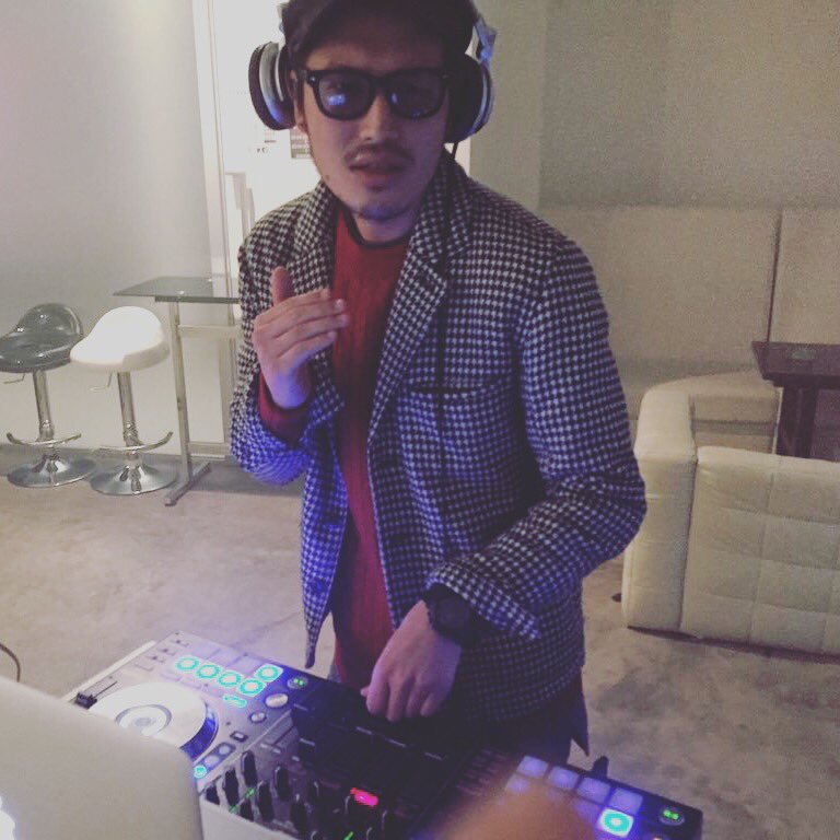 MC__MACKY's tweet photo. 昨日もFull Room Surviceおもろかったよ。
#F_R_S #なんか腹立つ#悪徳プロデューサー風 https://t.co/rEP5FqqE25
