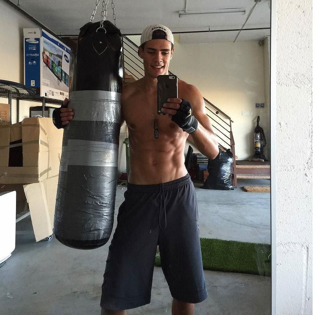 Hot guys on Twitter: "Renovating the apt & working out a lil'. #gay #selfie #pretty #handsome #jock #stud #hunk #fitness https://t.co/bx1P5xaIWA" / Twitter