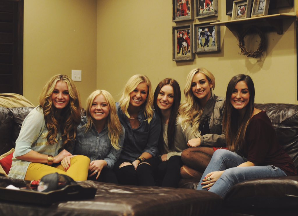 tristensummer's tweet photo. Hi there lovelies💋 https://t.co/IgEyijanoH