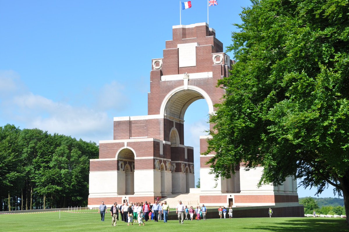 CWGC's tweet photo. #2016 marks another poignant year of #WW1 centenary commemorations. Follow for latest on events across @CWGC sites! https://t.co/flrA5nFMGQ