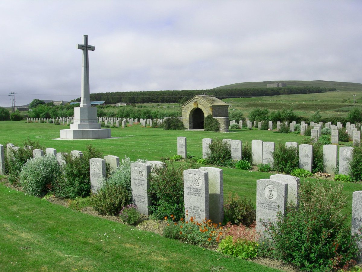 CWGC's tweet photo. #2016 marks another poignant year of #WW1 centenary commemorations. Follow for latest on events across @CWGC sites! https://t.co/flrA5nFMGQ