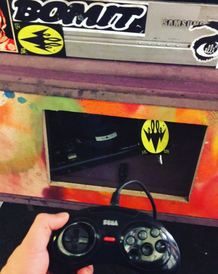 RadixFusion's tweet image. Little Ms.PacMan session inside @UrbanOutfitters, Nottingham branch 🤓🎮