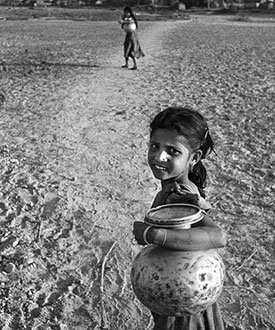 JalJanAbhiyaan's tweet photo. Typical Third World image, isn’t it? #walkforwater #joinforwalkwithus #SaveWalk  https://t.co/1U1s2d6pdr https://t.co/d3IjACCgdw