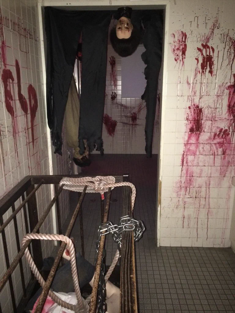 ヒェ～ッｗｗｗｗｗ、ハウステンボスのトイレいくらなんでもホラー過ぎるｗｗｗｗｗ