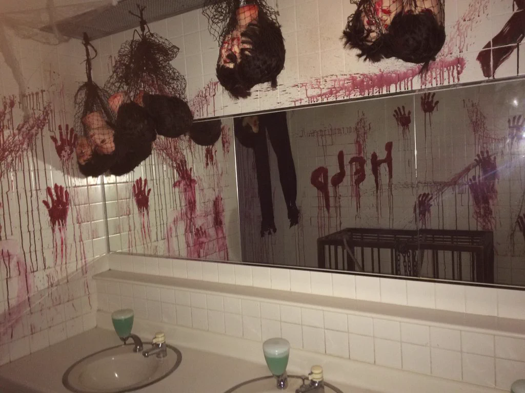 ヒェ～ッｗｗｗｗｗ、ハウステンボスのトイレいくらなんでもホラー過ぎるｗｗｗｗｗ