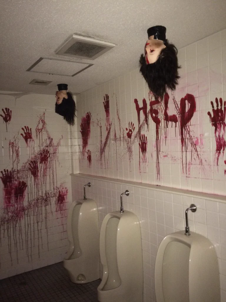 ヒェ～ッｗｗｗｗｗ、ハウステンボスのトイレいくらなんでもホラー過ぎるｗｗｗｗｗ