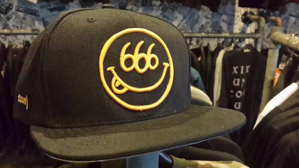 SNAPBACK - TRUE MEGABENZ - IDR 125k - For mail order and info 088802332511 :)