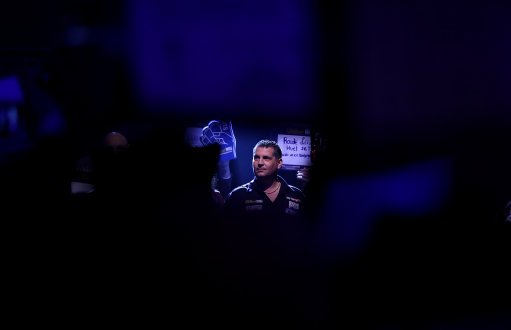 STVSport's tweet photo. Gary Anderson successfully defended his PDC World Darts Championship title last night. https://t.co/Y5TG2tHmwc https://t.co/i5HGfndJF7