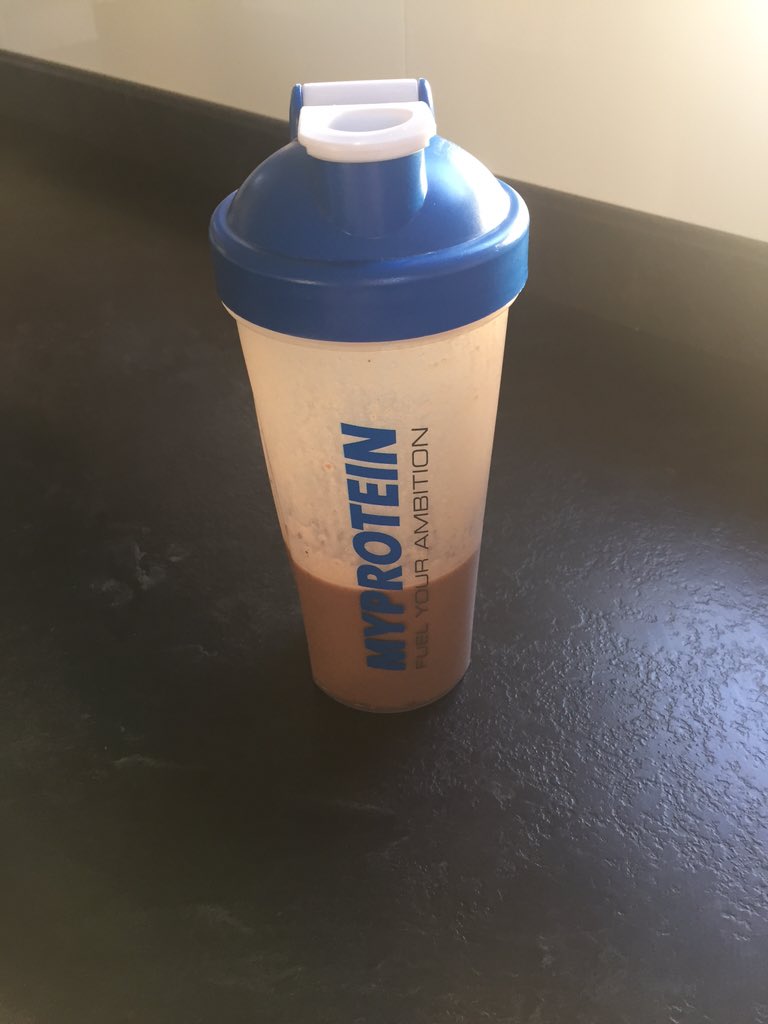 Miss_Secker's tweet photo. Happy Monday ......... NOT!! No more chocolate for breakfast, dinner and tea #shake #cleaneating #backonit https://t.co/y1MEJMxKy5