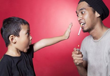 Jauhkan Anak Dari Bahaya Asap Rokok - AnekaNews.net