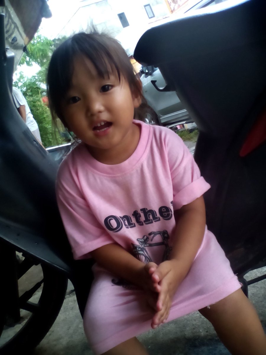 aisyaperdana's tweet photo. Adek khya lagi nyanyi lagu cintagila 👇😄 https://t.co/VqgOL8GDd8