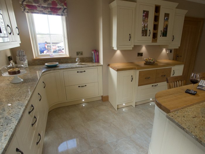 SNCollection's tweet photo. Fab start to 2016 for @WB_Kitchens with Jan's real kitchen of the month - their 5th win! https://t.co/060O87EnT9 https://t.co/BojdOlSwDP