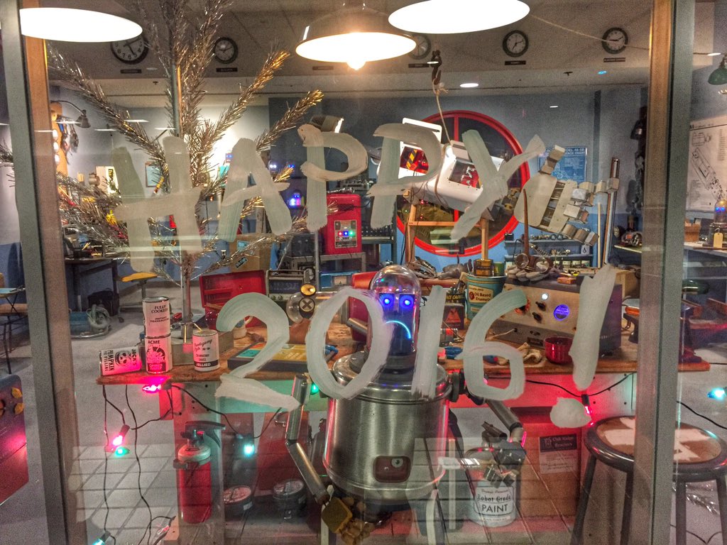 LGin412's tweet image. .First trip of twenty one six out of @PITairport and was greeted by @tobyfraley&apos;s lonely robot 🤖#robotrepair #HNY16