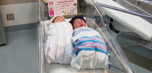 HPUKParents's tweet photo. Twins born minutes apart but in different years https://t.co/sQmRysfAVM https://t.co/tgVCR7FR3V