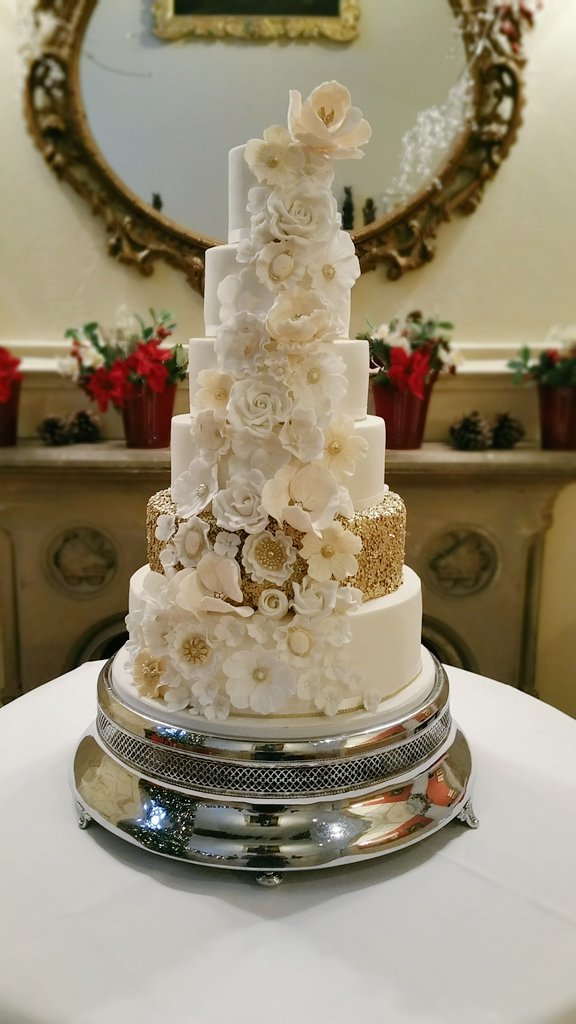 Giftedheartcake's tweet photo. Our last cake of 2015 @ElvethamHotel #sequincake #luxurywedding #wedluxe #christmaswedding https://t.co/oVHYO1HCrN