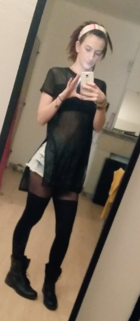 WildEyesFyah's tweet photo. NYeve partyoutfit https://t.co/Ydrg26mnoW