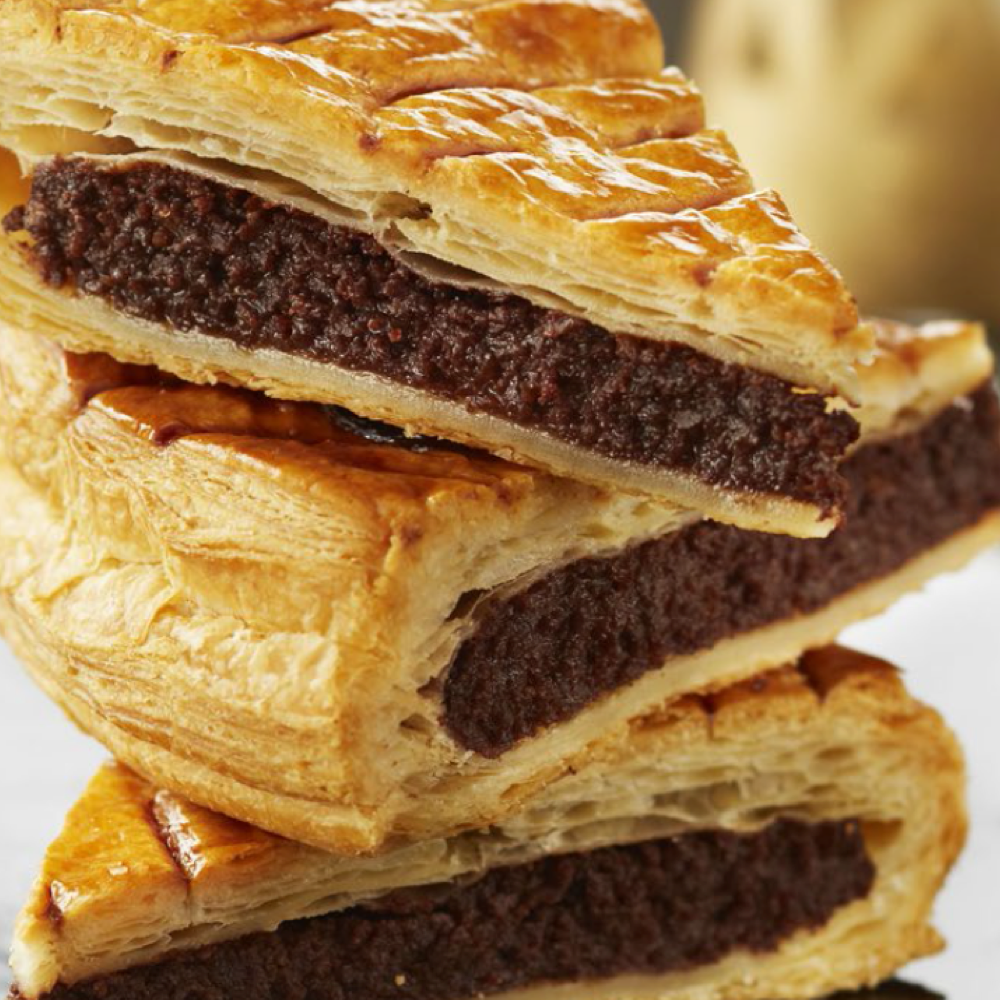 Madamefigaro's tweet photo. La #recette du jour: galette des rois frangipane chocolathttp://bit.ly/1ZK5H36 #galettedesrois #Epiphanie #chocolat https://t.co/WoftIAtHPX