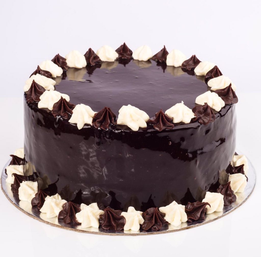 chikaliciousme's tweet photo. "Chocolate is the health food for the soul!" Too chocolate cake from Chikalicious! # #instacake #haveasweetday #UAE https://t.co/KGu9easoGu