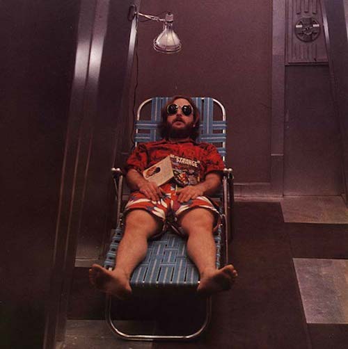 The film that launched John Carpenter's career is back on limited 12" &amp; beach-ball alien 7" thevinylfactory.com/vinyl-factory-…