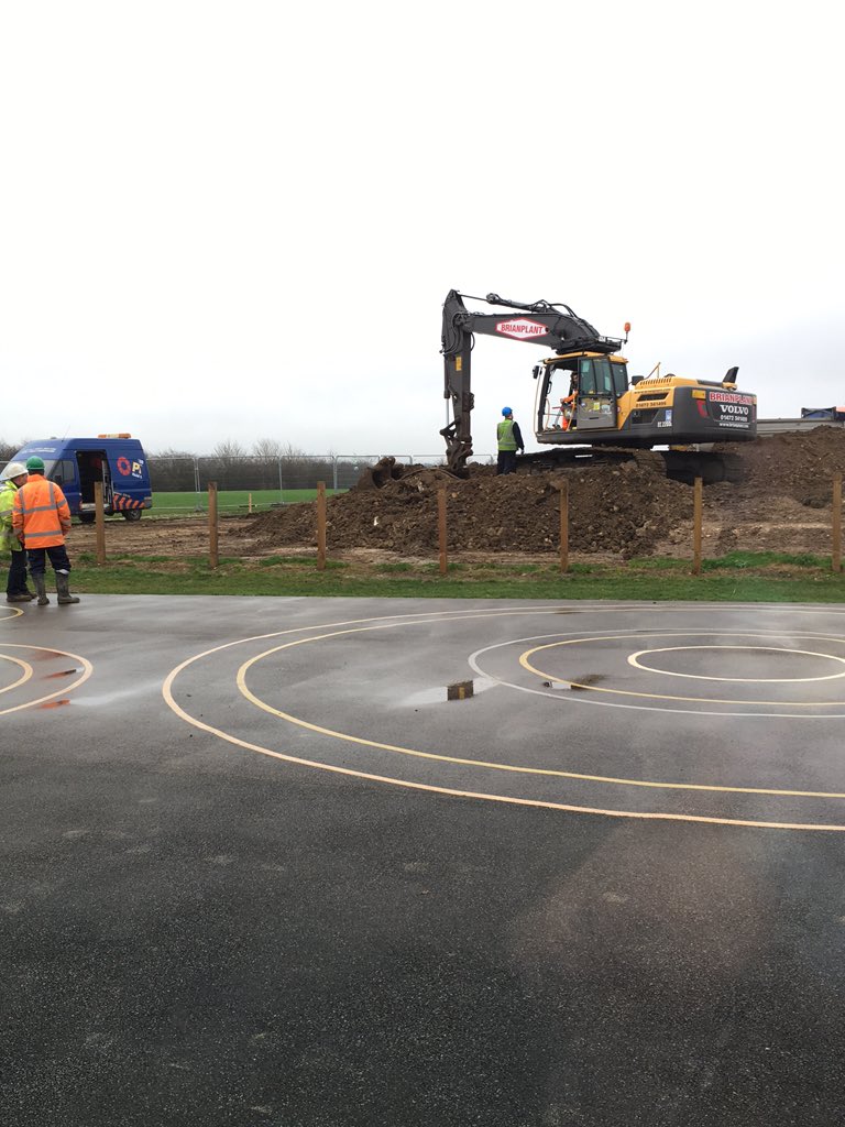 Carlton_head's tweet photo. Building work has started! #viewfrommyoffice #whatamess #thinkoftheendresult https://t.co/QQ1jnDjCm7