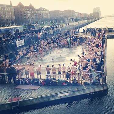 RISINGarch's tweet photo. HAPPY 2016 to you from CPH Habour! (picture from @vinterbadbryggen) #RISING2016 #InspireCreateProvoke #GrowingCities https://t.co/8nN4cuHwkY