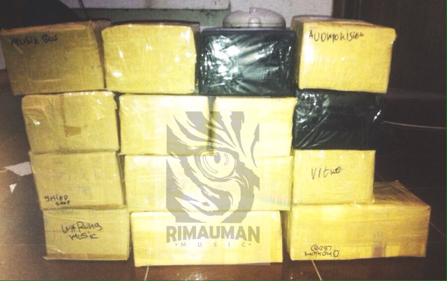 Paket CD ' #ARTMOSHPIT ARTMOSHPIT Compilation Album' siap untuk dikirim &amp; didistribusikan di 14 kota di Indonesia