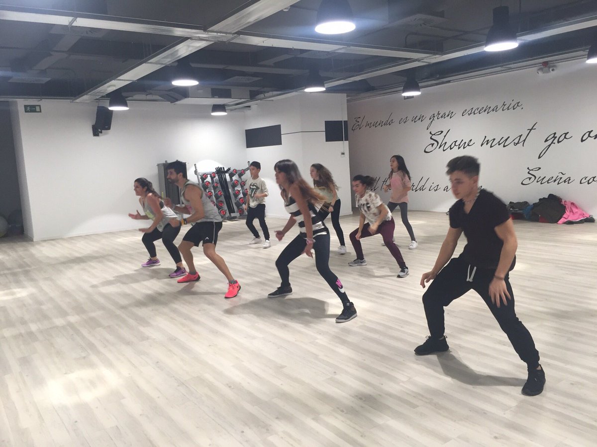 AldeasEspana's tweet photo. ¡Calentando motores para mañana! Roscón a ritmo de zumba junto a @MystGym en la Puerta del Sol 
¡a partir de las 11! https://t.co/z6yKtzEkUF