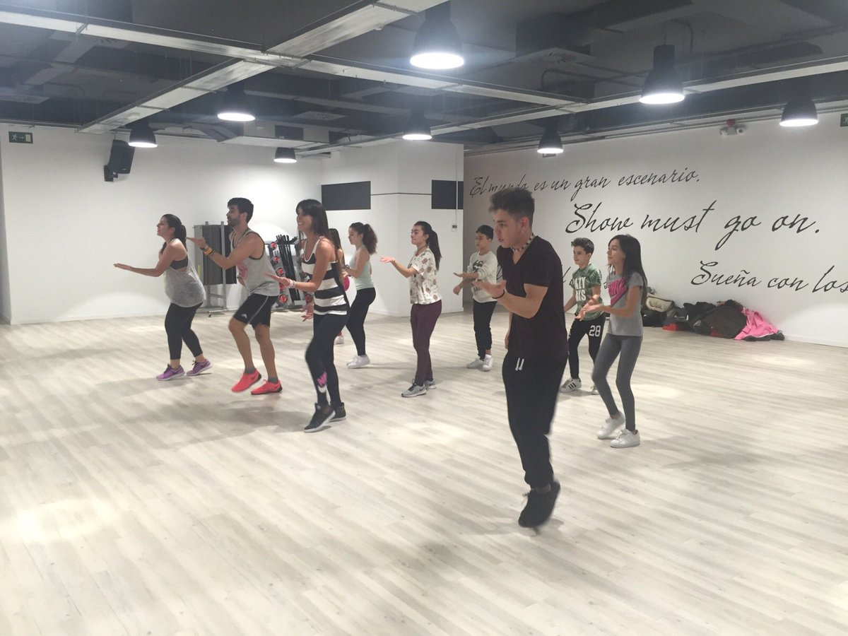 AldeasEspana's tweet photo. ¡Calentando motores para mañana! Roscón a ritmo de zumba junto a @MystGym en la Puerta del Sol 
¡a partir de las 11! https://t.co/z6yKtzEkUF