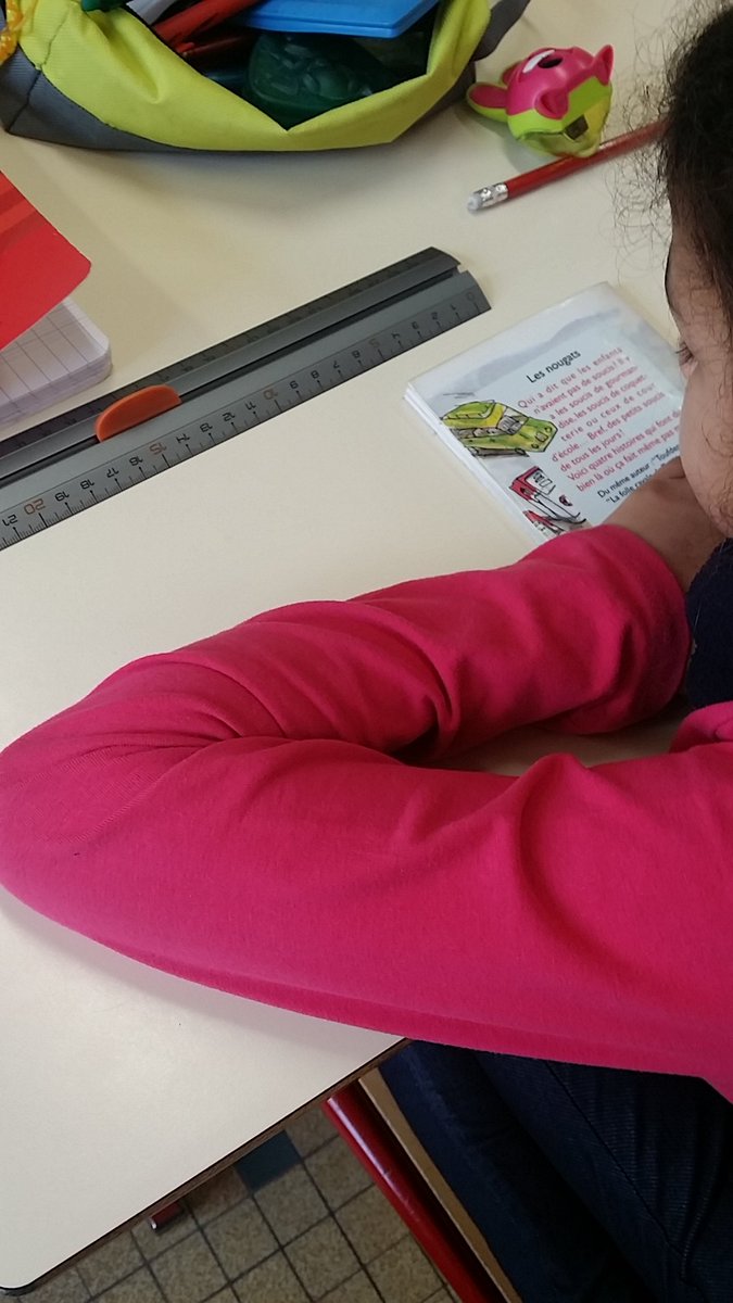 CE2_VHugo's tweet photo. On poursuit la journée avec de la lecture. Nous commençons un nouveau livre, "les nougats". #1jourenclasse https://t.co/tMPGwrcSPT