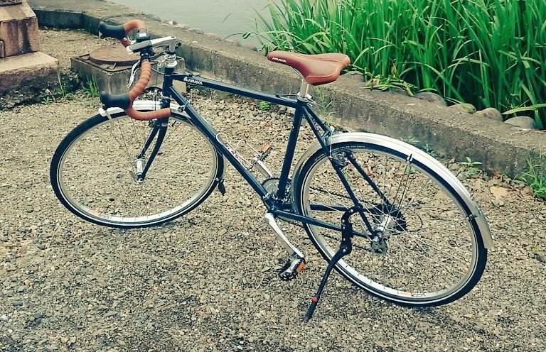 8tsugatake's tweet photo. #バイクが擬人化したら乗り手に言いそうな事
「仮にもランドナーなんだからキャリア付けて旅にでろ」 https://t.co/SpNhwCmN7D