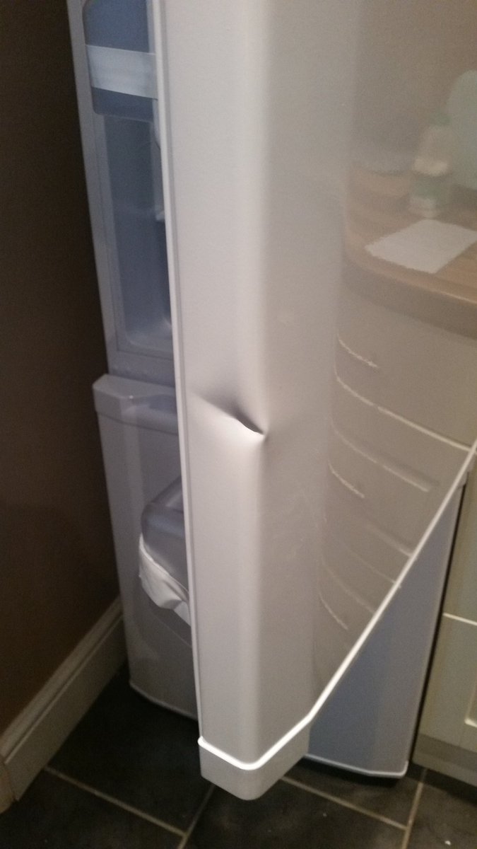 EdAshby1's tweet photo. A late AND damaged fridge/freezer delivery. No response to emails or phone calls. Thanks alot @curryspcworld https://t.co/n4d5QixbOT