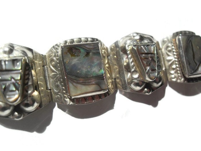 TansyBel's tweet photo. Mexican Silver Bracelet Taxco Silver Hinged Bracelet Silver Abalone Nativ… https://t.co/ST3o4nQ8qN #etsy #NativeMask https://t.co/MeqhAfQwWe