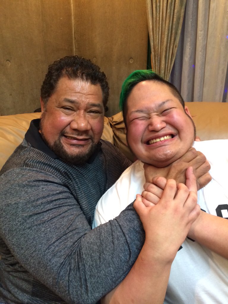 Shigehiro Irie 入江茂弘 先日キング ハク選手にお会いしました その時ハク選手に 良いことも悪いこともあるけど俺たちはプロレスラーという名前を持つ家族だろ と言って頂きました 小学生の頃から大ファンだったので本当に感激でした これからも