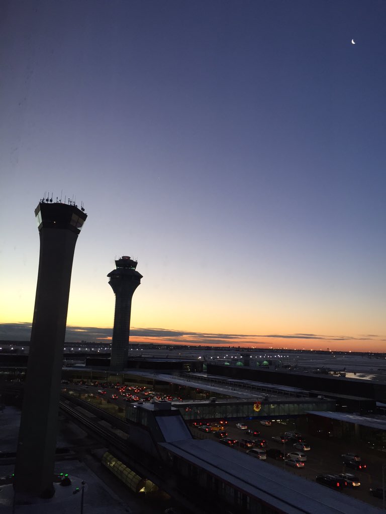 HiltonOhare's tweet photo. Good Morning & Happy New Year from the #hiltonohare! We are looking forward to another great year! #firstpostof2016 https://t.co/g5MXjqh9q4