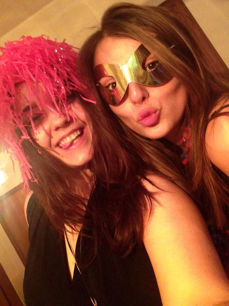 esther13462's tweet photo. Una petita part del començament de 2016!😊👑🎉🔝🕛 #happynewyear #ambvosaltres #podriamcomençarcadaanyaixí https://t.co/ZiOZBnJknC
