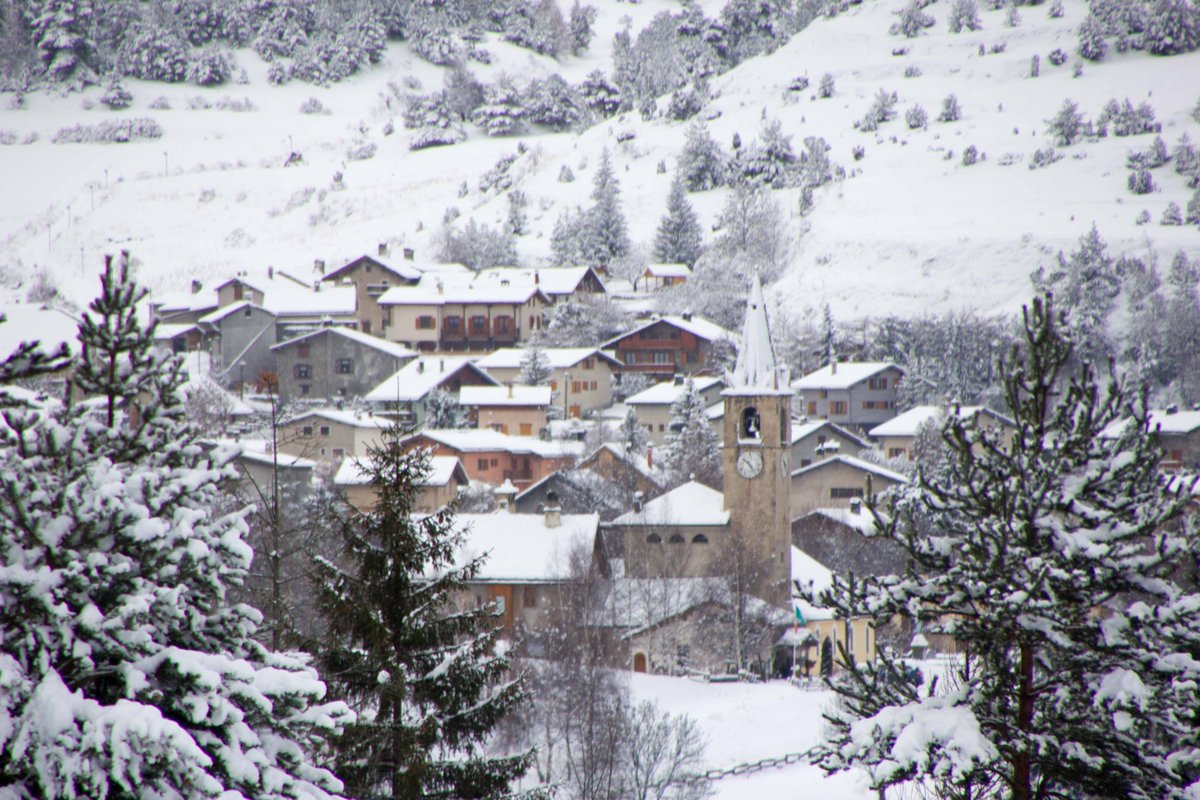 UpGuides tweet media