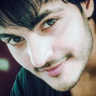 jj_azzah's tweet photo. Seneng bnget liat ka @ravibhatia333 kalo lgi senyum kayak gini,, https://t.co/8gTH2XSH9n