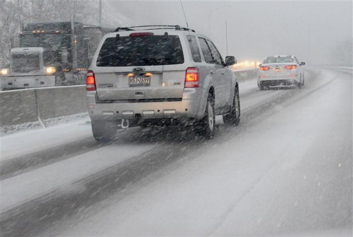 PittsburghPG's tweet image. School bus crashes on Veterans Bridge as snow moves through region bit.ly/1JSUXpL