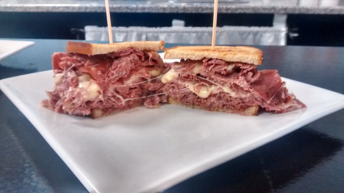 TrevrAdventures's tweet photo. Want a Fat #Sammich on Long Island. Stop by I'll feed your belly. #chef #trev #yooneke #cornedbeef #onrye #withswiss https://t.co/zkM2LTxuzI