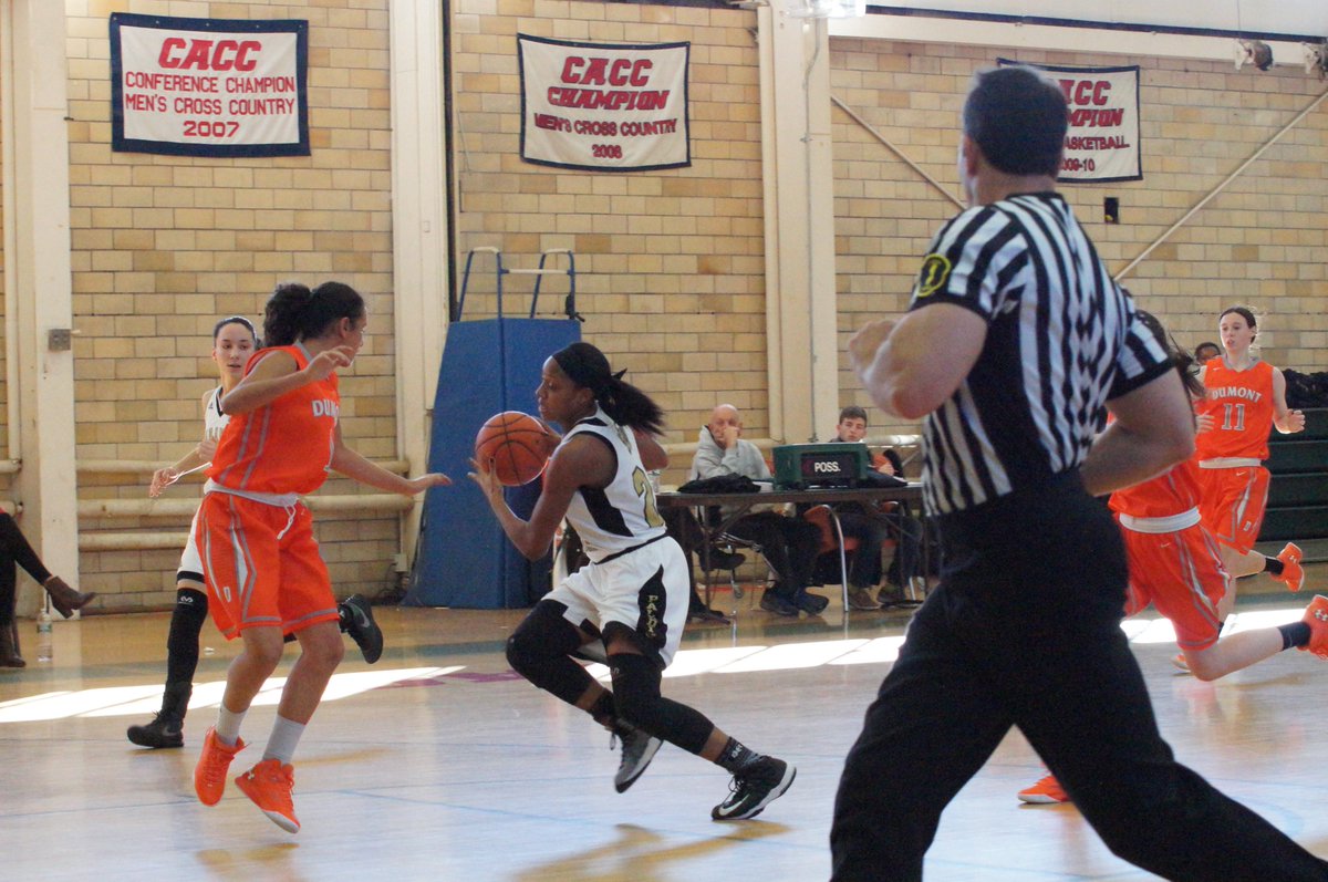 ExaminerNJ's tweet photo. #ParamusCatholic Sydnei Caldwell at the #RayLongClassic https://t.co/sapIsJsiVm