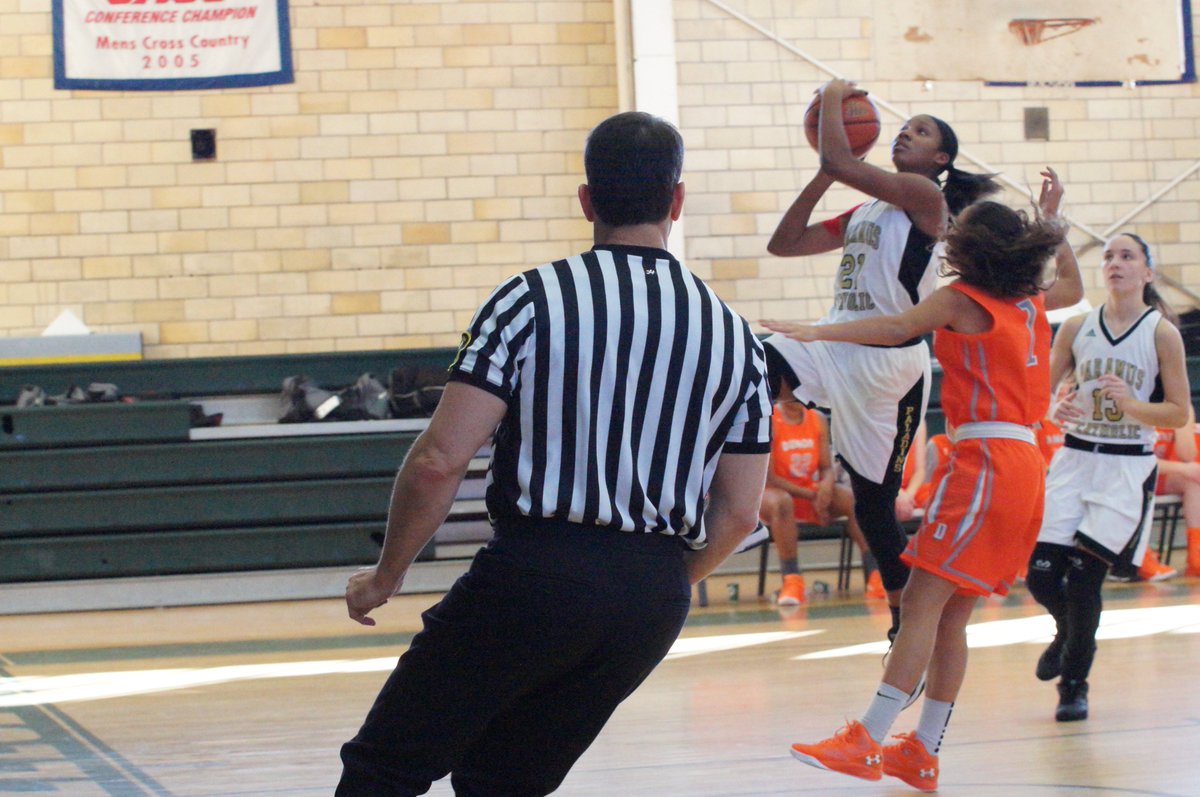 ExaminerNJ's tweet photo. #ParamusCatholic Sydnei Caldwell at the #RayLongClassic https://t.co/sapIsJsiVm