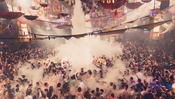 fabrikdiscoteca's tweet photo. Como siempre decimos: “Yo estuve ahí” y no existen palabras para explicar lo que sentí ☺️😍 #elRow https://t.co/fxHZeeobtv