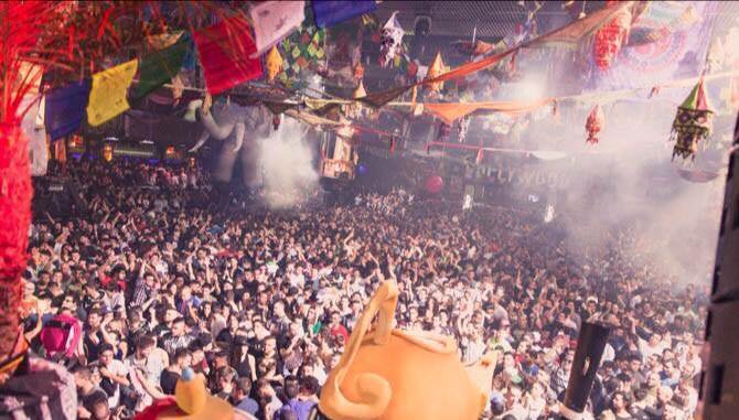 fabrikdiscoteca's tweet photo. Como siempre decimos: “Yo estuve ahí” y no existen palabras para explicar lo que sentí ☺️😍 #elRow https://t.co/fxHZeeobtv