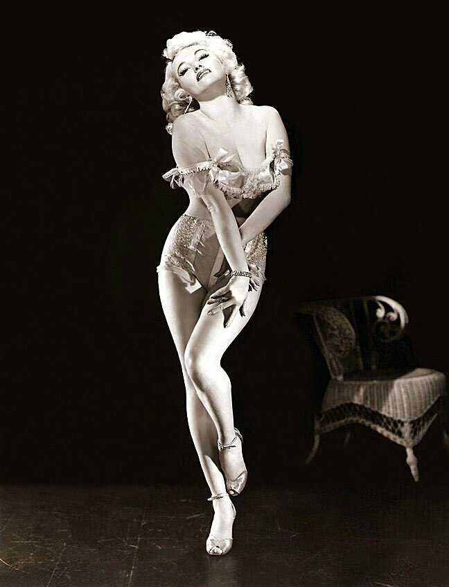 Dixie Evans aka the Marilyn Monroe of Burlesque
#vintageburlesque #1950s