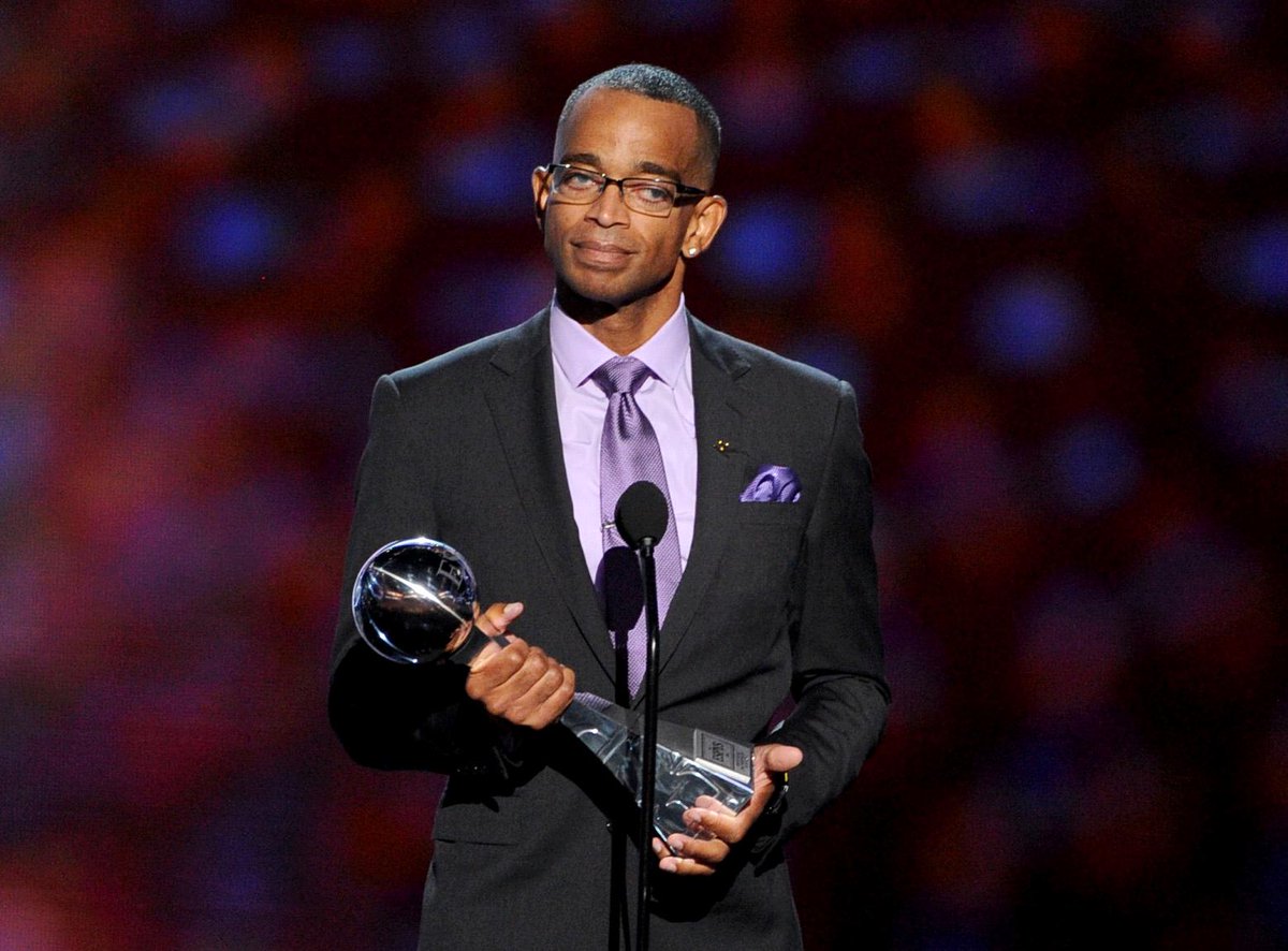 SportsCenter's tweet photo. Today marks the 1-year anniversary of the death of our friend Stuart Scott.

We miss you, Stuart. https://t.co/9zesNmkK36