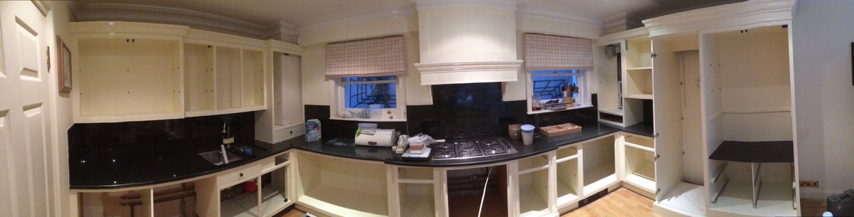 JakesPaints's tweet photo. Here is a kitchen I painted from wood to a high gloss off white
#KitchenSpraying #OnSiteSpraying #JakesPaints https://t.co/wXh3c2RkJM