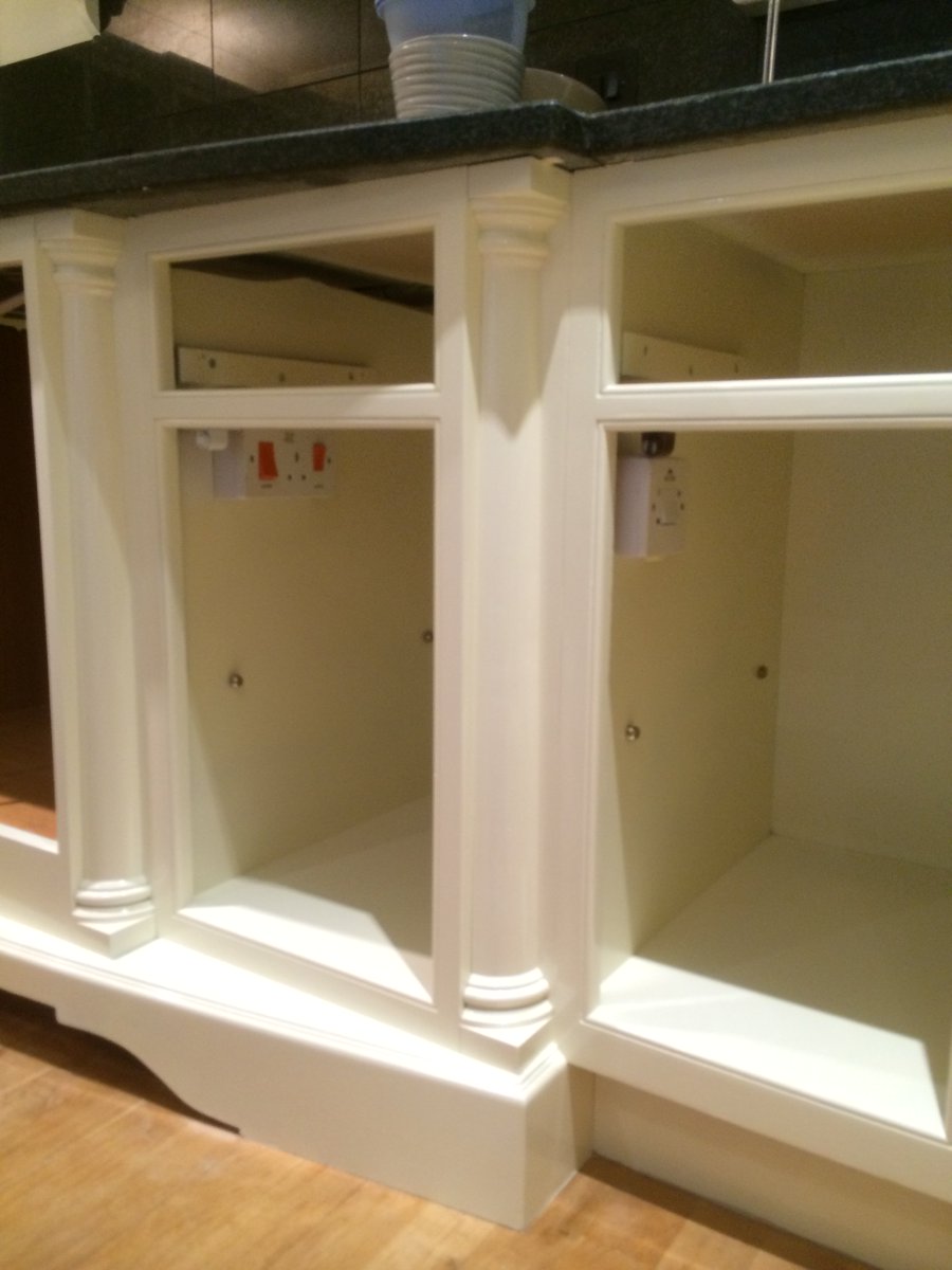 JakesPaints's tweet photo. Kitchen close-ups, insides are a satin finish &amp; outside is high gloss. Absolutely any colour possible #JakesPaints https://t.co/rI5E0UYNjk