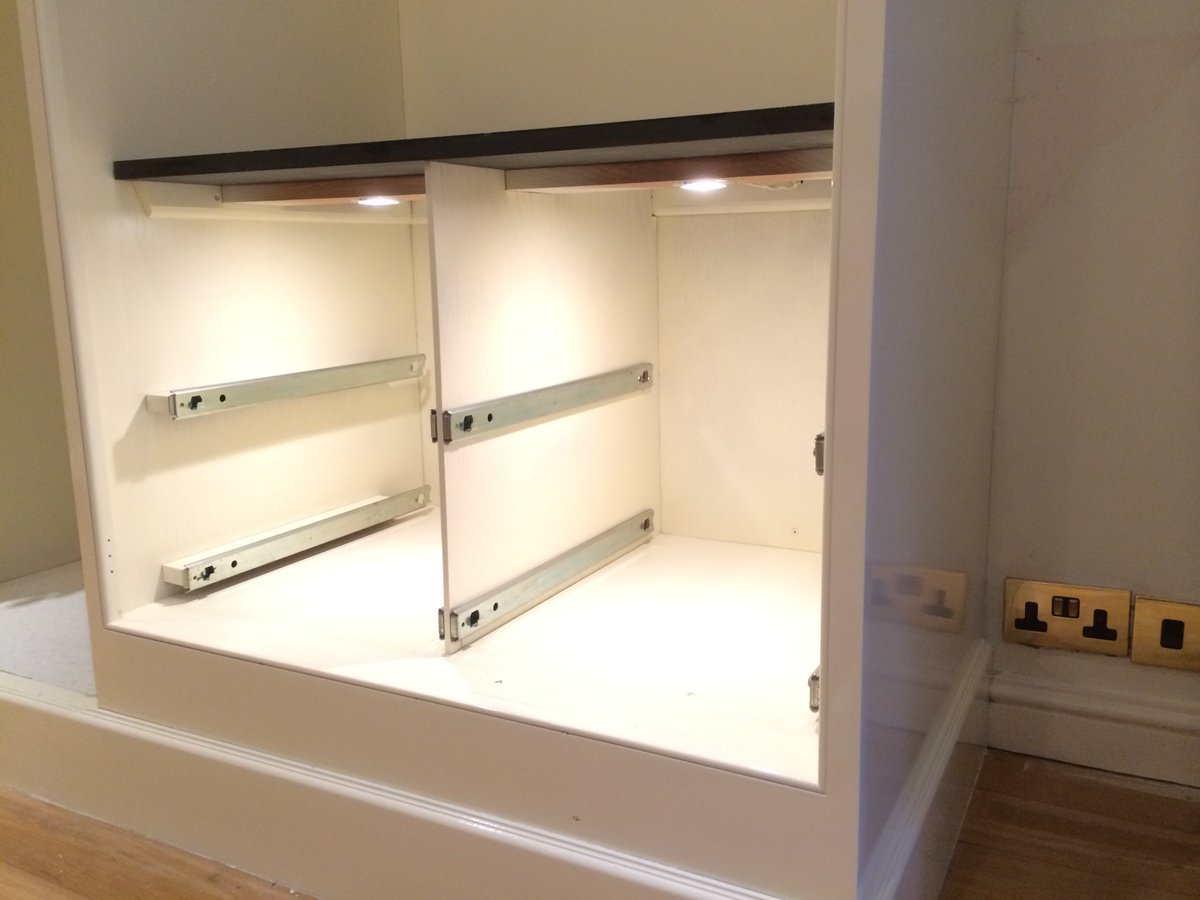 JakesPaints's tweet photo. Kitchen close-ups, insides are a satin finish &amp; outside is high gloss. Absolutely any colour possible #JakesPaints https://t.co/rI5E0UYNjk